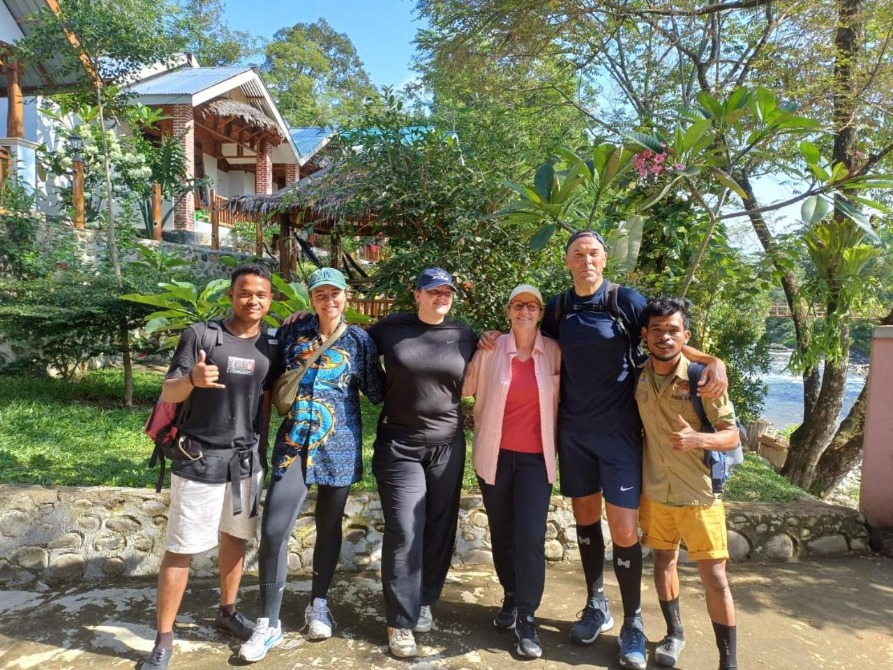 Asim Paris Guesthouse & Jungle Trekking ブキットラワン エクステリア 写真